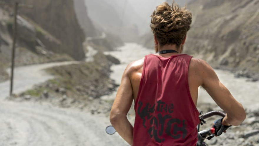 The road to Khalikhum